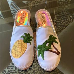 Circus by Sam Edelman size 6 slippers